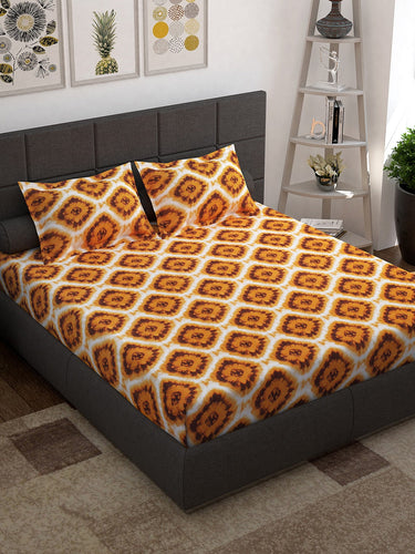 https://cdn.shopify.com/s/files/1/1857/6931/products/8fda34dd-c636-407b-acf3-2df5cb43f1cc1676537727377-Storyhome-Unisex-Yellow-Geometric-Cotton-152-TC-1-King-Size--1.jpg?v=1703244576